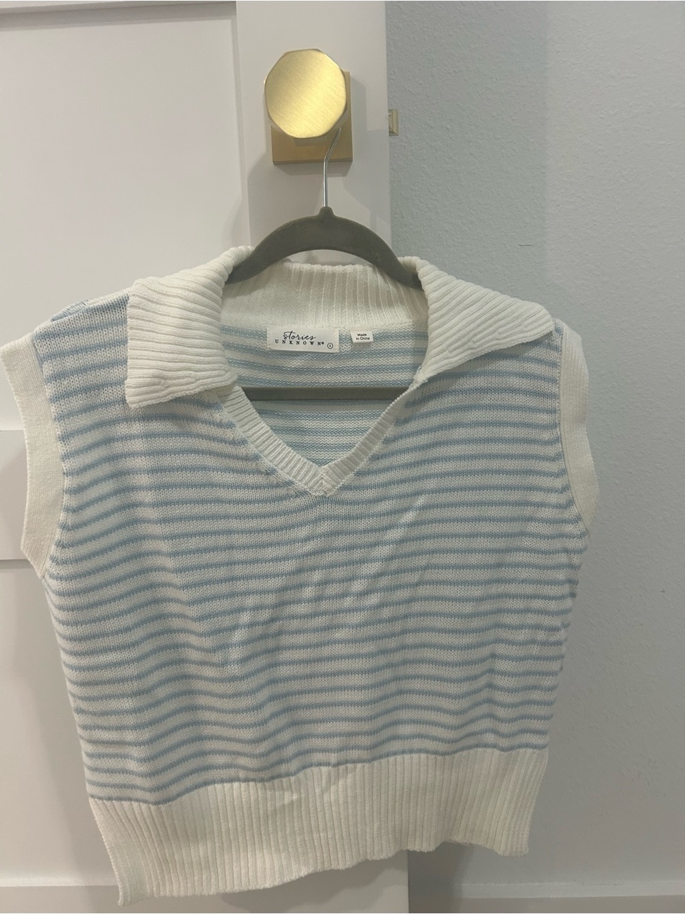 Women’s ' Striped Knit Collared Sweater Vest - White & Light Blue